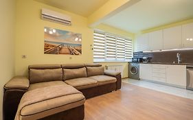Top Location Central New & Spacious 3 Bdr Apt Medical Academy